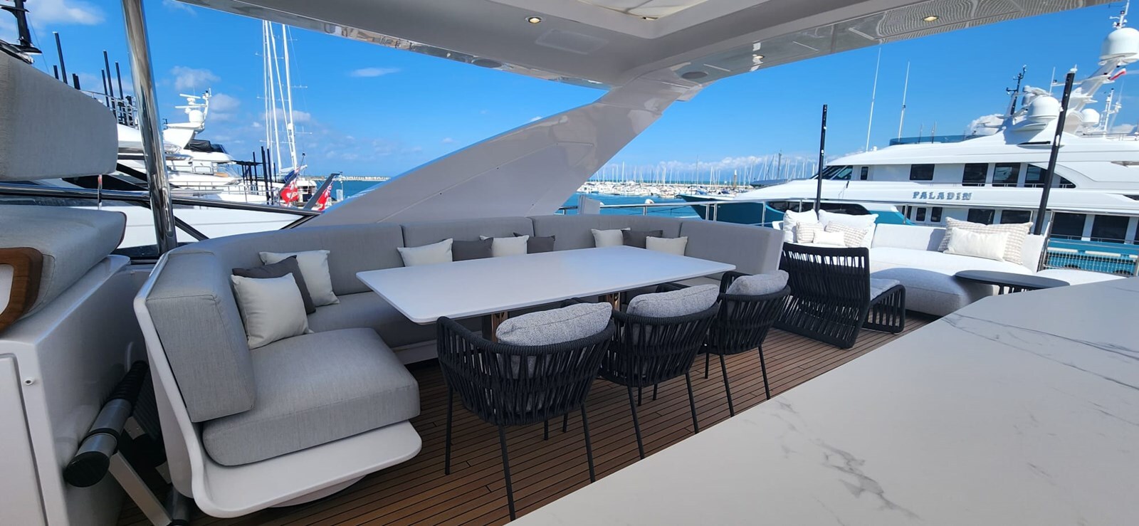 2024-azimut-yachts-87-11-fc7b51