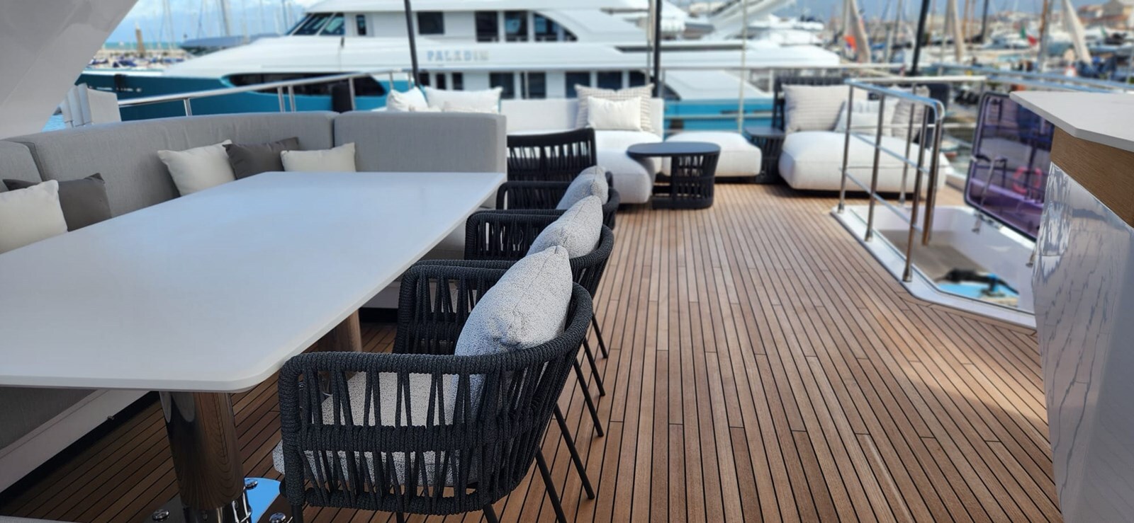 2024-azimut-yachts-87-11-fc7b51