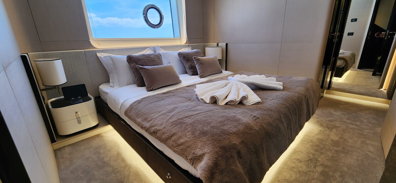 2024-azimut-yachts-87-11-fc7b51