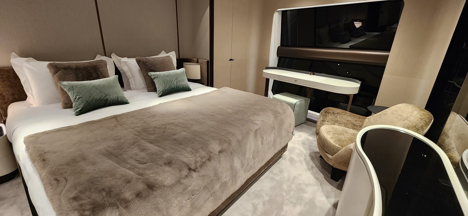 2024-azimut-yachts-87-11-fc7b51