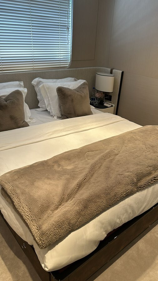 2024-azimut-yachts-87-11-fc7b51