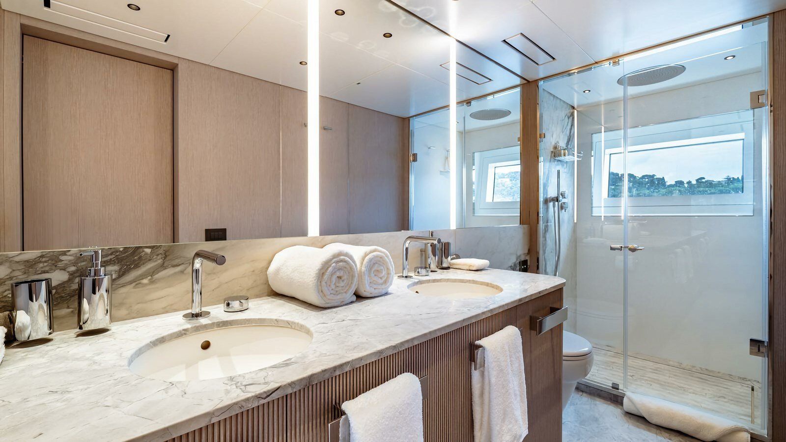 2024-benetti-133-11-4d0220