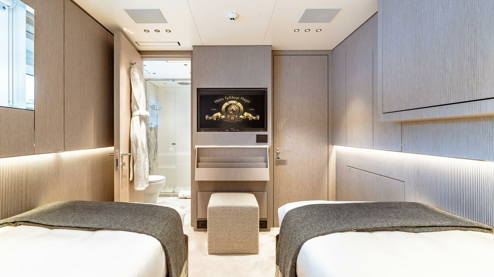 2024-benetti-133-11-4d0220