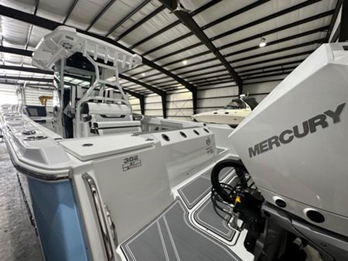 2024-blackfin-32-8-57c8d8