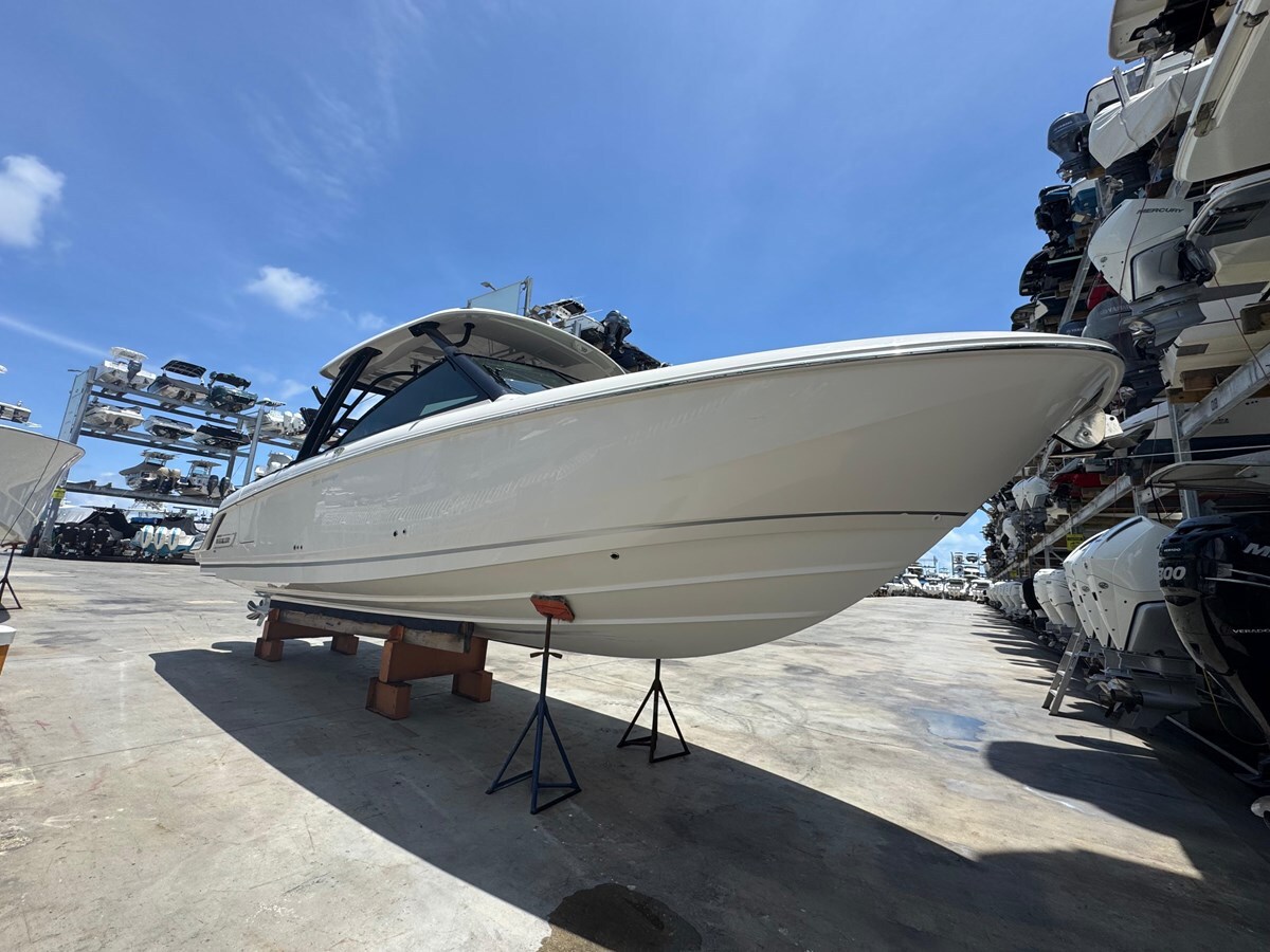 2024-boston-whaler-32-894f6a