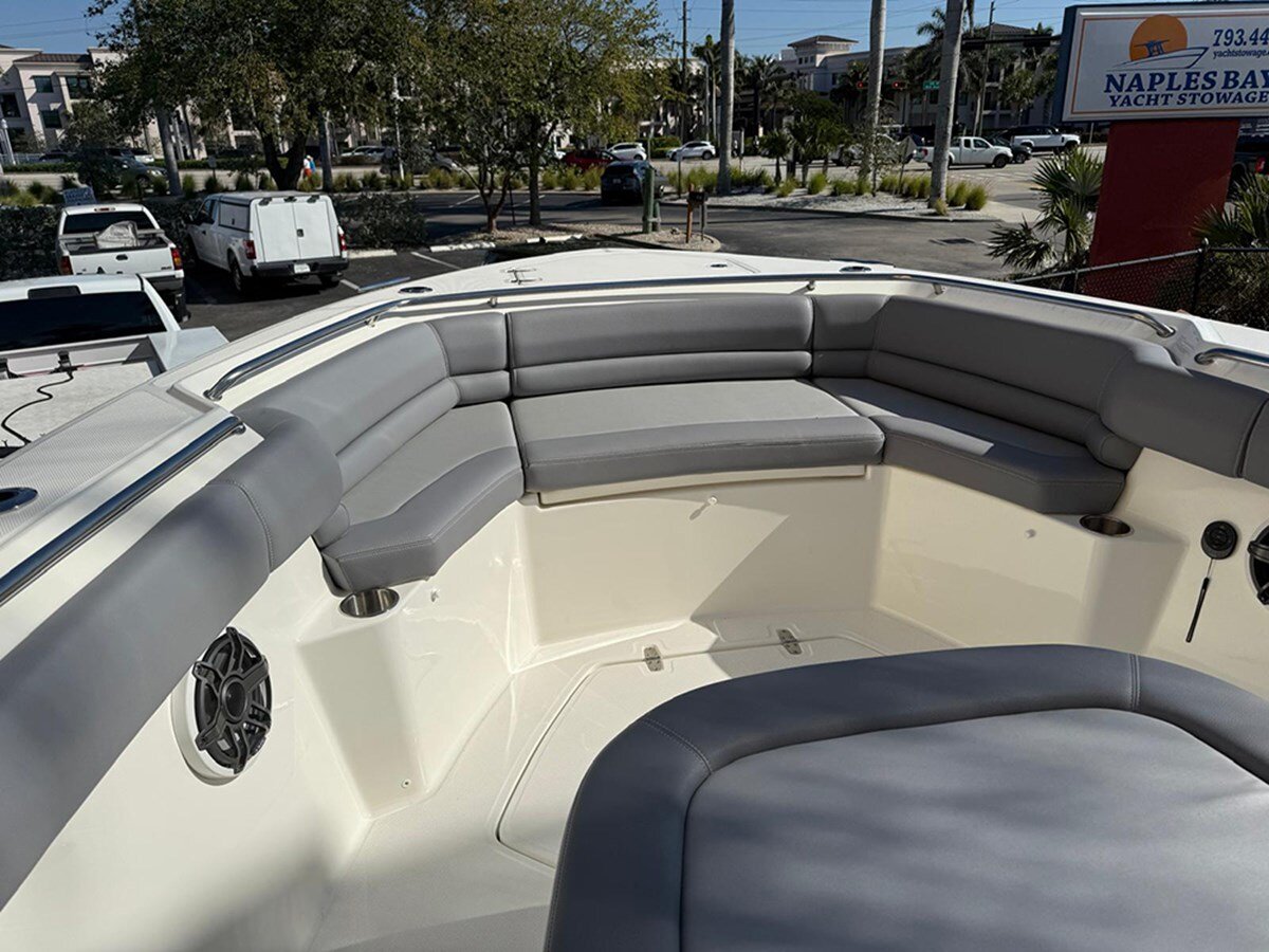 2024-boston-whaler-33-1-5d597a