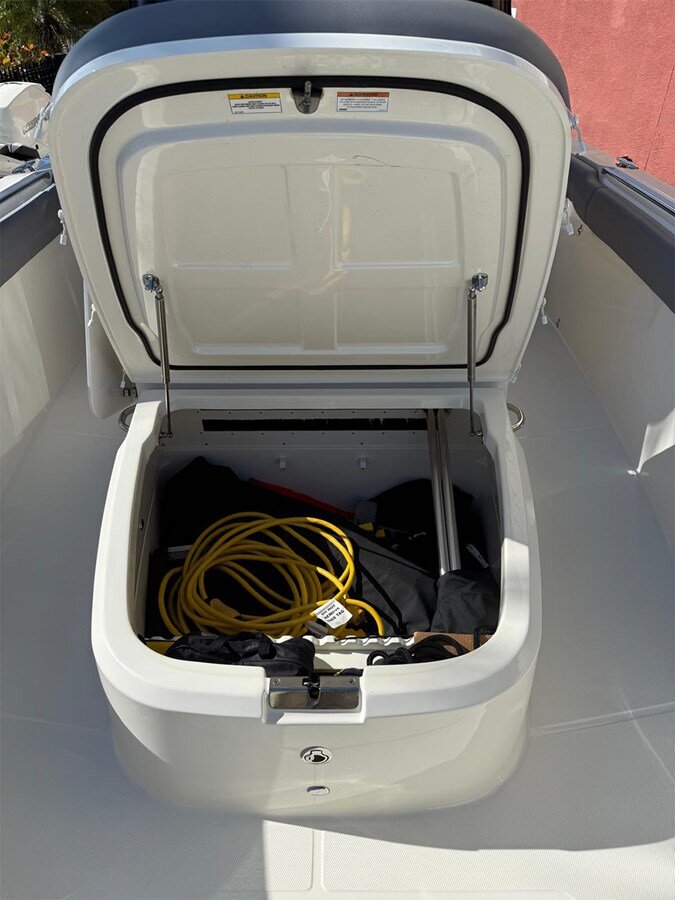 2024-boston-whaler-33-1-5d597a