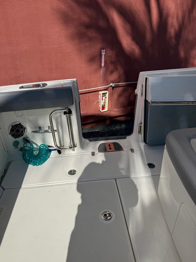 2024-boston-whaler-33-1-5d597a
