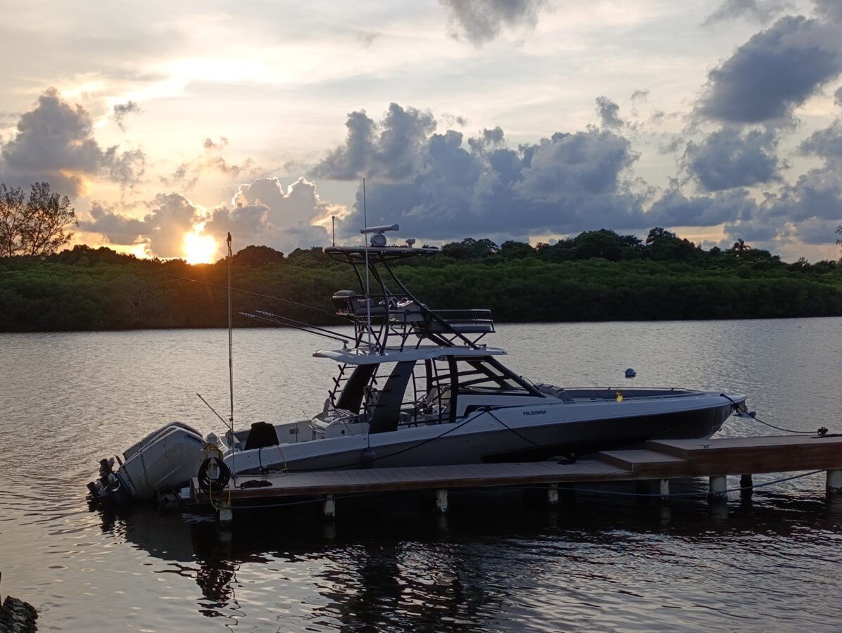 2024-boston-whaler-42-6-10e4b9