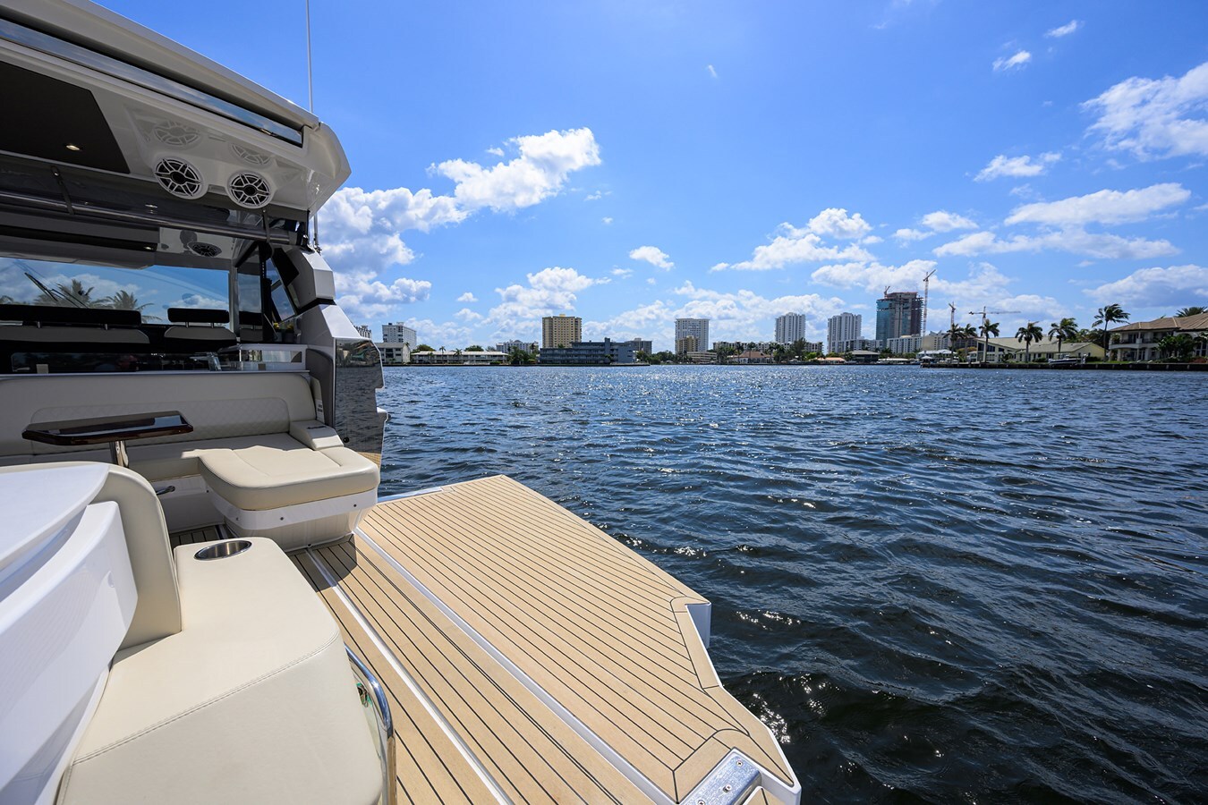 2024-cruisers-yachts-50-a5f296