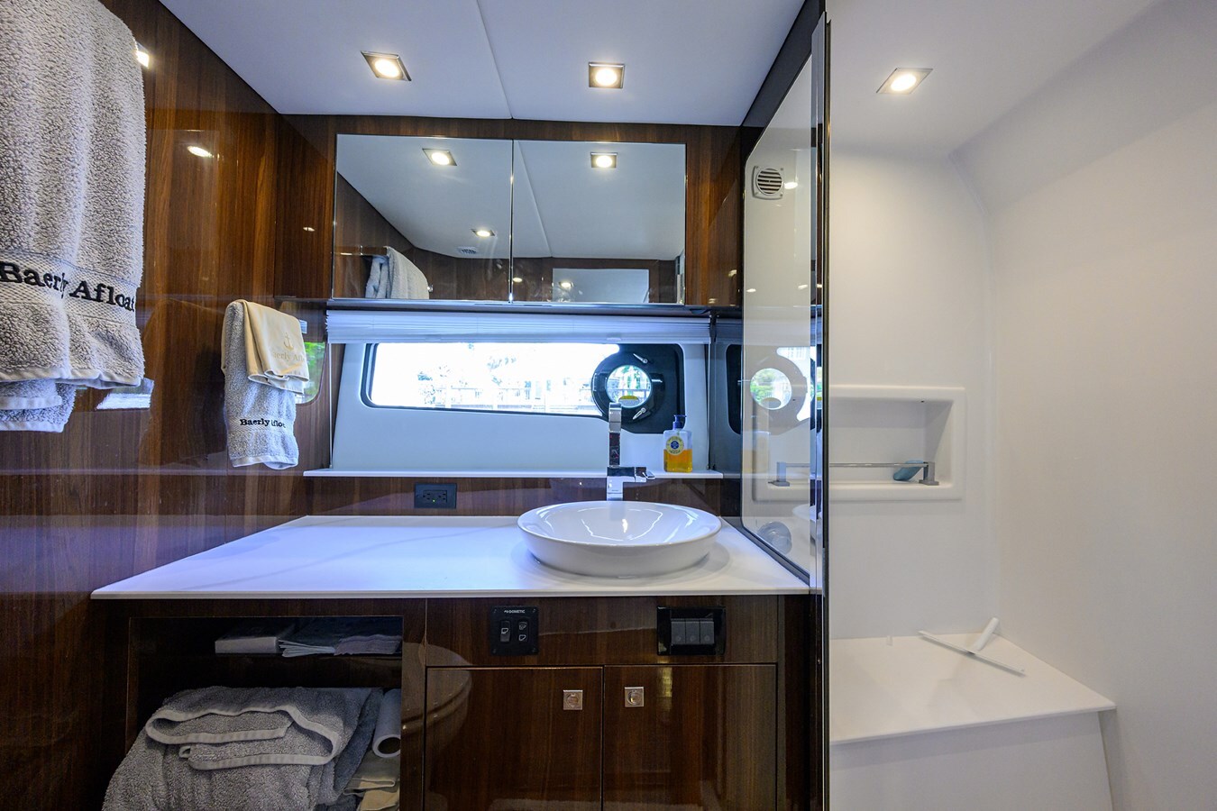 2024-cruisers-yachts-50-a5f296