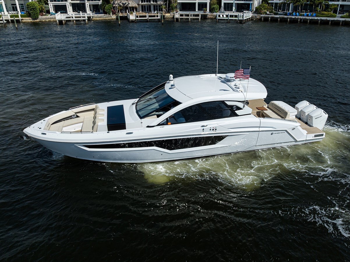 2024-cruisers-yachts-50-a5f296