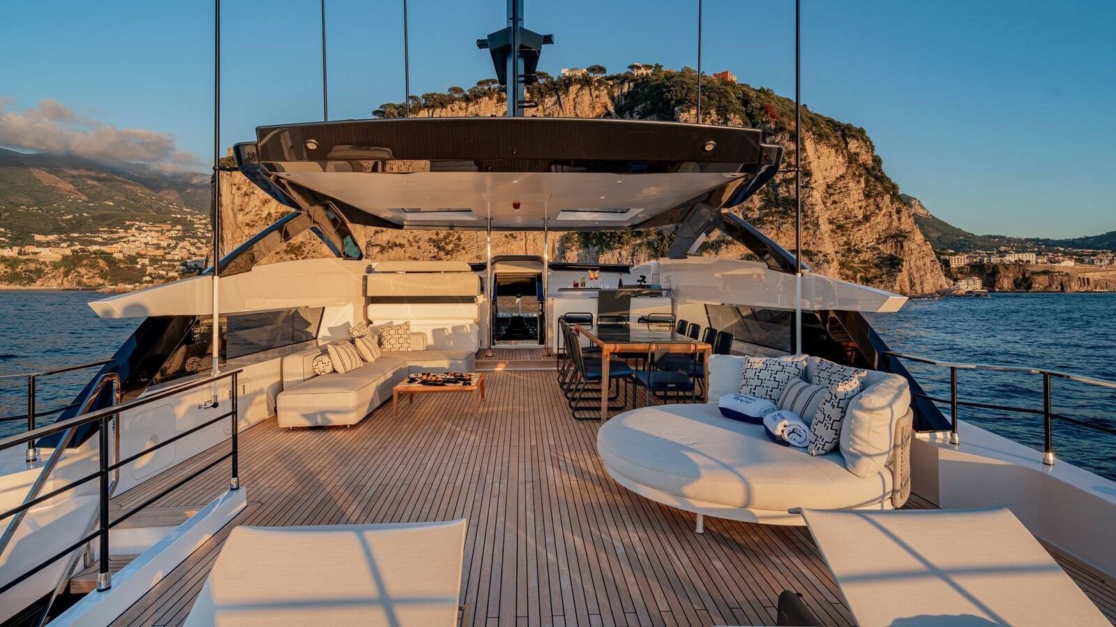 2024 FERRETTI 108'