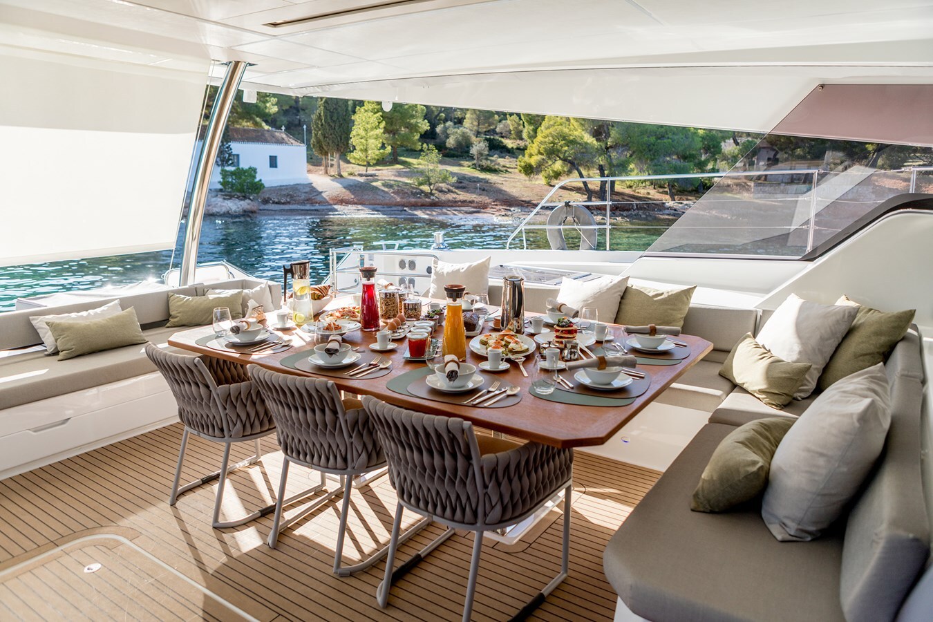 2024-fountaine-pajot-64-8-82b3c4