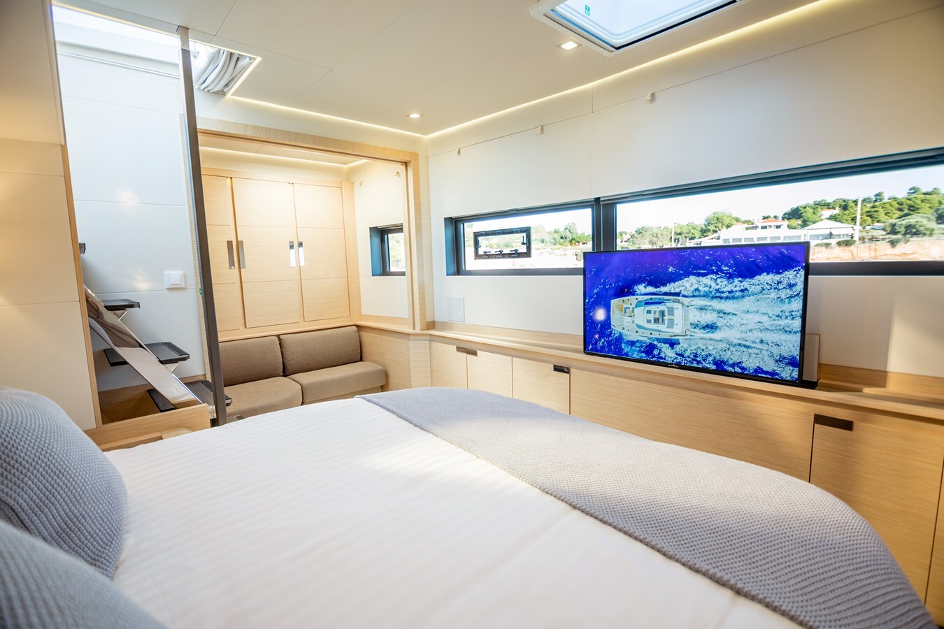 2024 FOUNTAINE PAJOT 64' 8