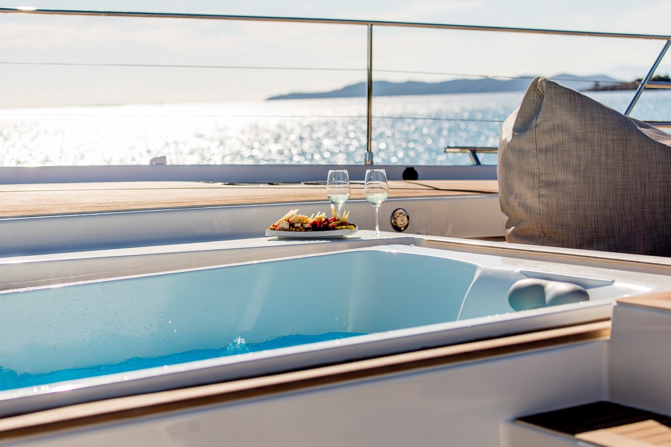 2024 FOUNTAINE PAJOT 64' 8