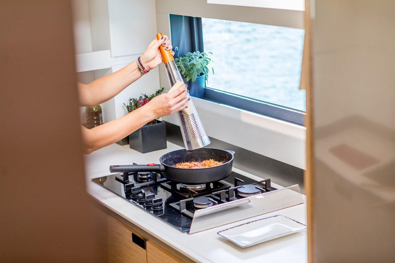 2024 FOUNTAINE PAJOT 64' 8