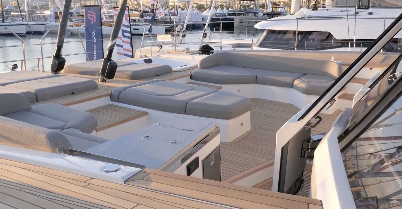 2024-fountaine-pajot-80-4eba2e