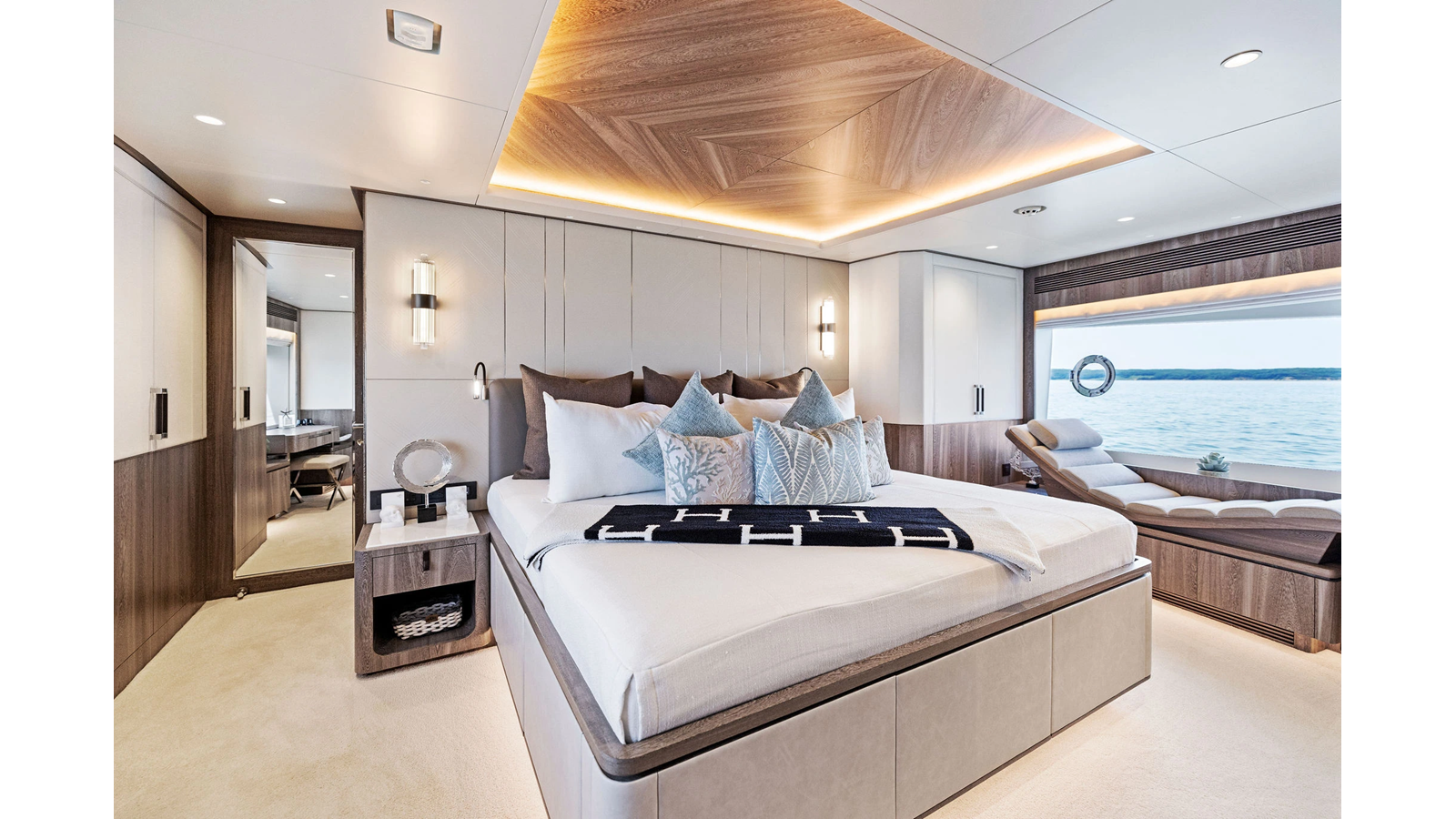 2024 HORIZON YACHT 90'