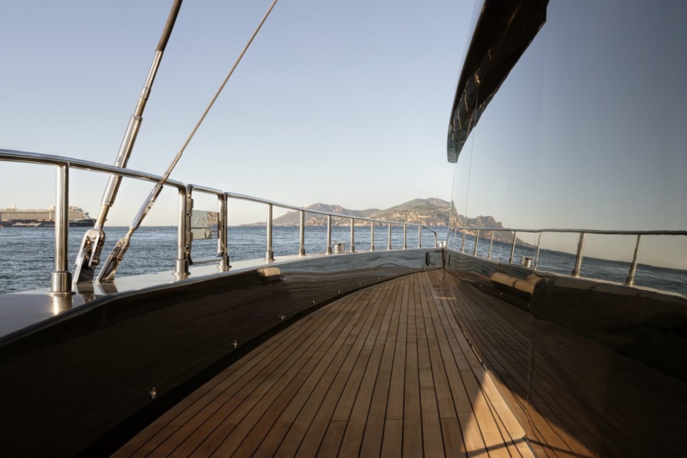 2024-moon-yachts-63-5-723175