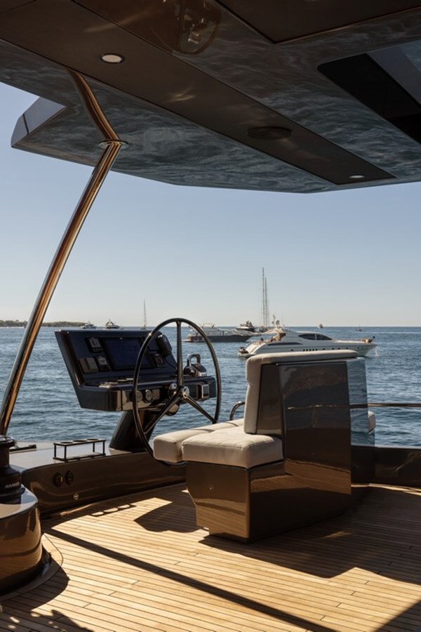 2024-moon-yachts-63-5-94f356