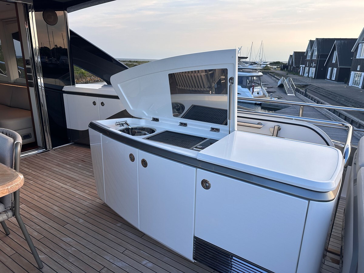 2024-princess-yachts-82-5-9ef528