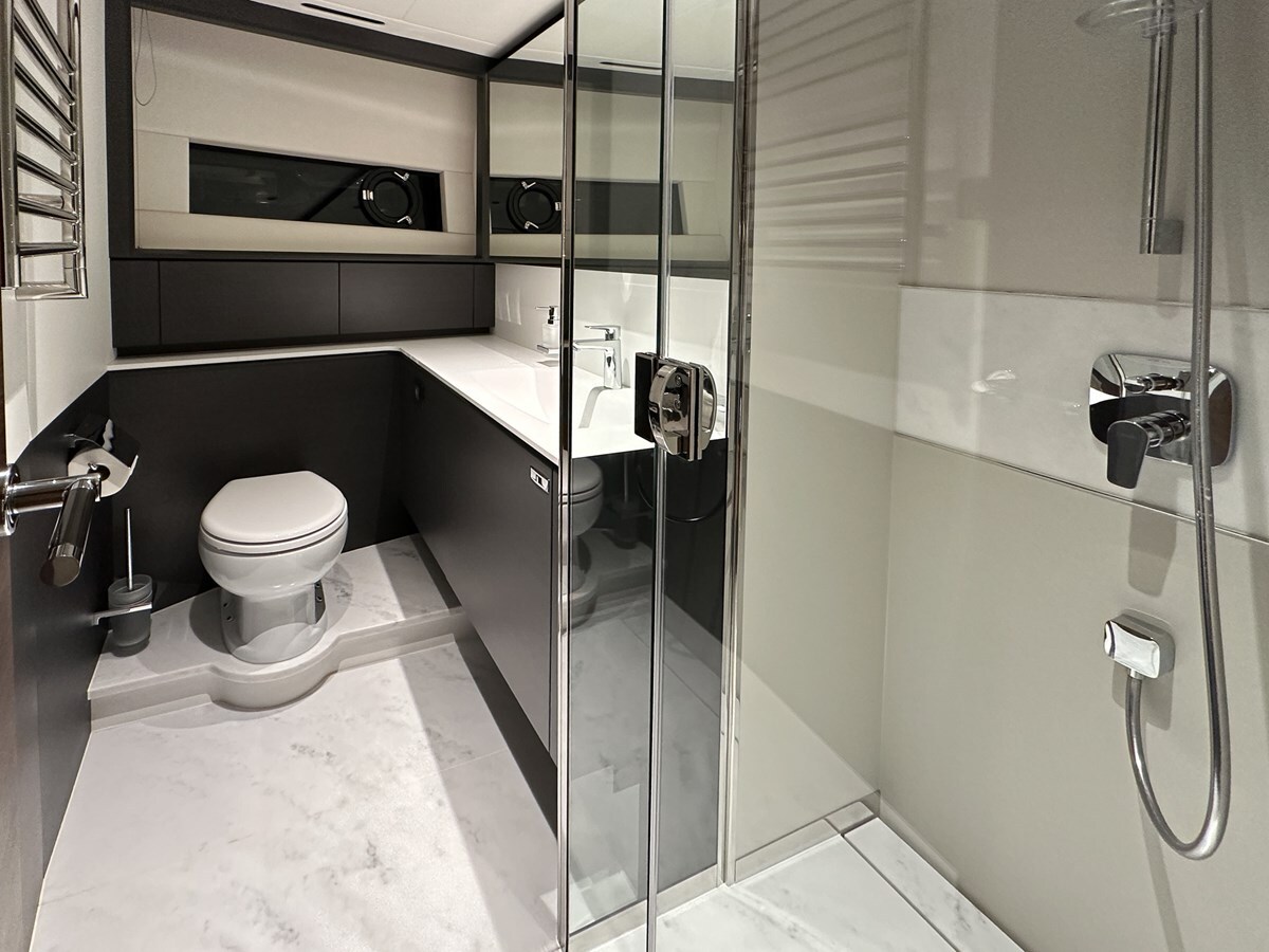 2024-princess-yachts-82-5-9ef528