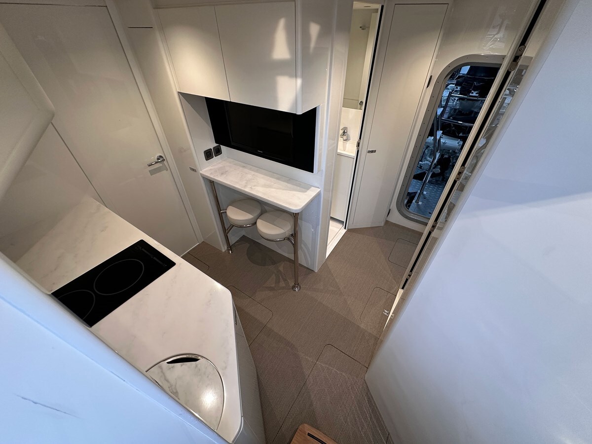 2024-princess-yachts-82-5-9ef528