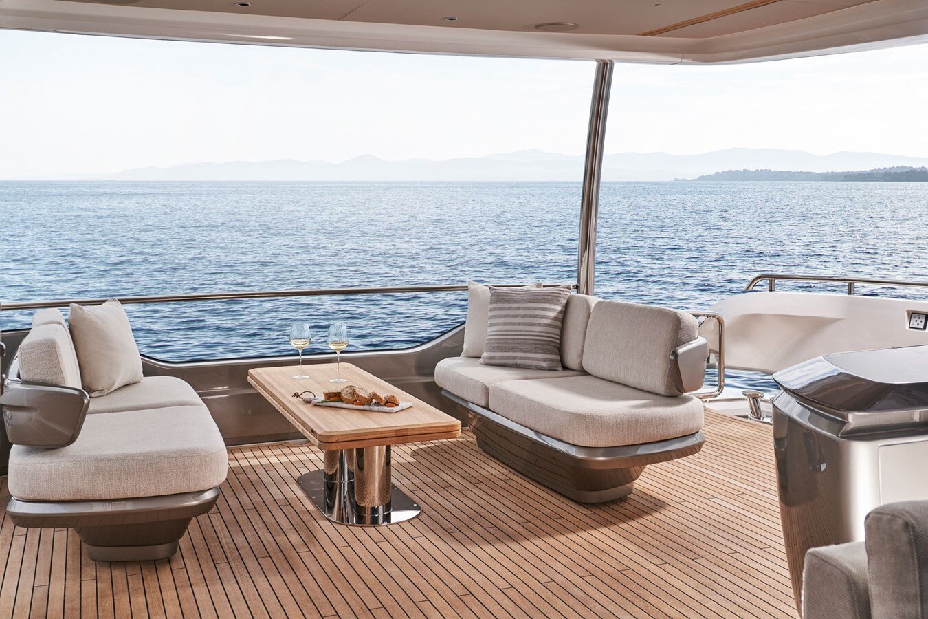 2024-princess-yachts-86-2-7f63b8