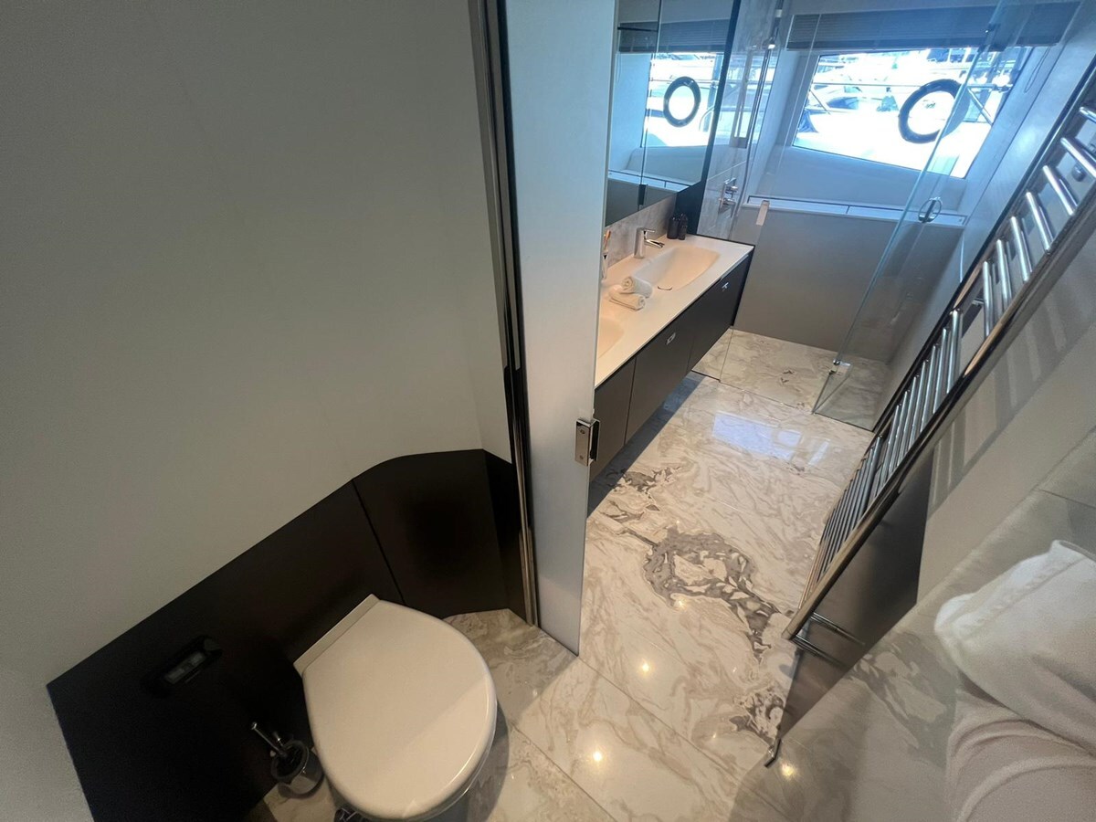 2024-princess-yachts-95-6-2af8e3