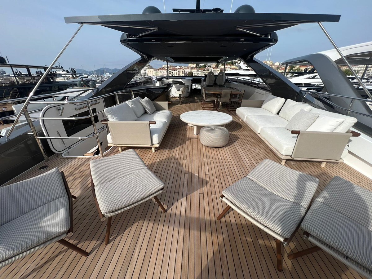 2024-princess-yachts-95-6-2af8e3