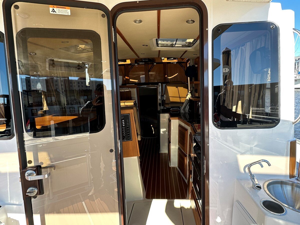 2024-ranger-tugs-34-10-72f705