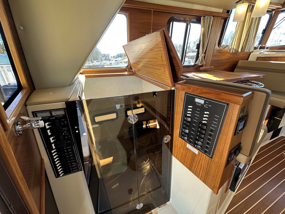 2024-ranger-tugs-34-10-72f705