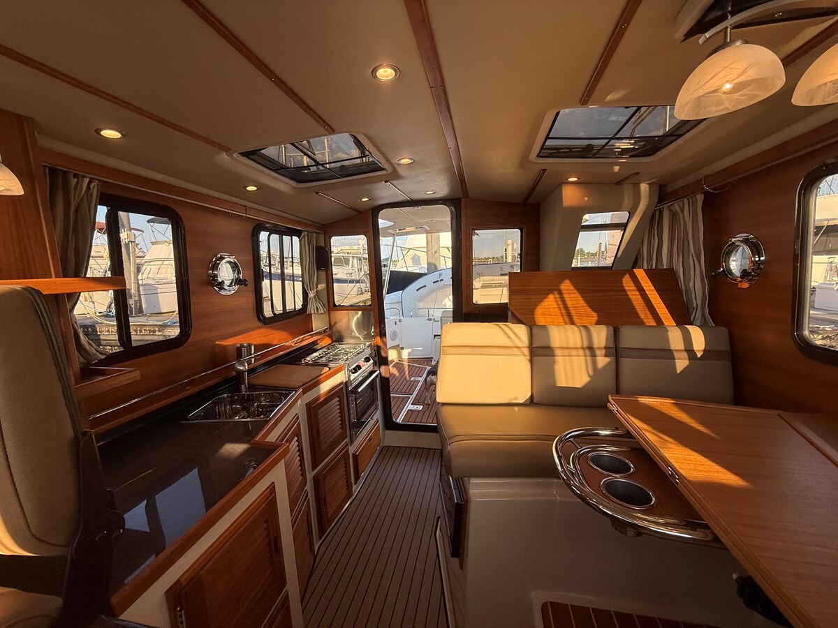 2024-ranger-tugs-34-10-5a63af