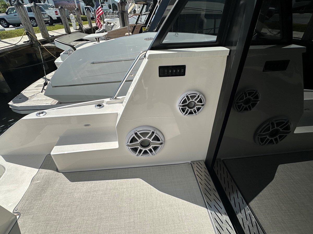 2024-regal-42-2-b2e9ee