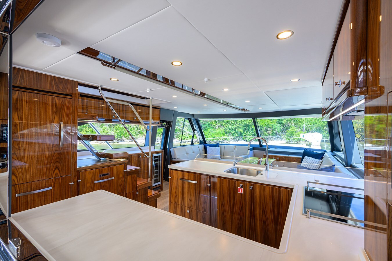 2024-riviera-65-1c8089