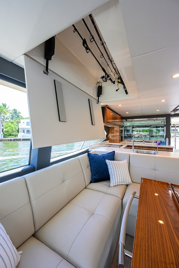 2024-riviera-65-1c8089