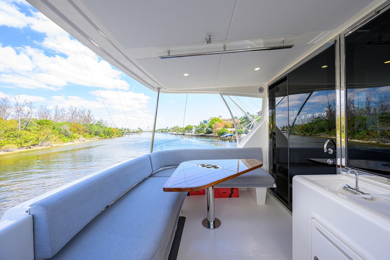 2024-riviera-65-1c8089