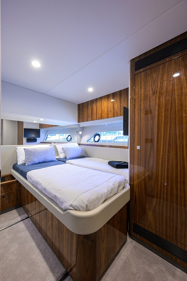 2024-riviera-65-1c8089