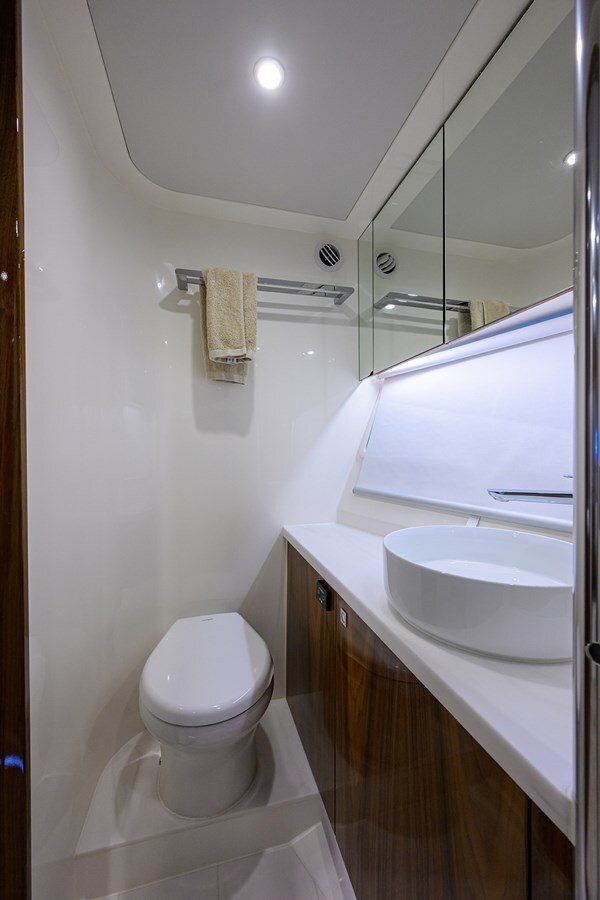 2024-riviera-65-1c8089