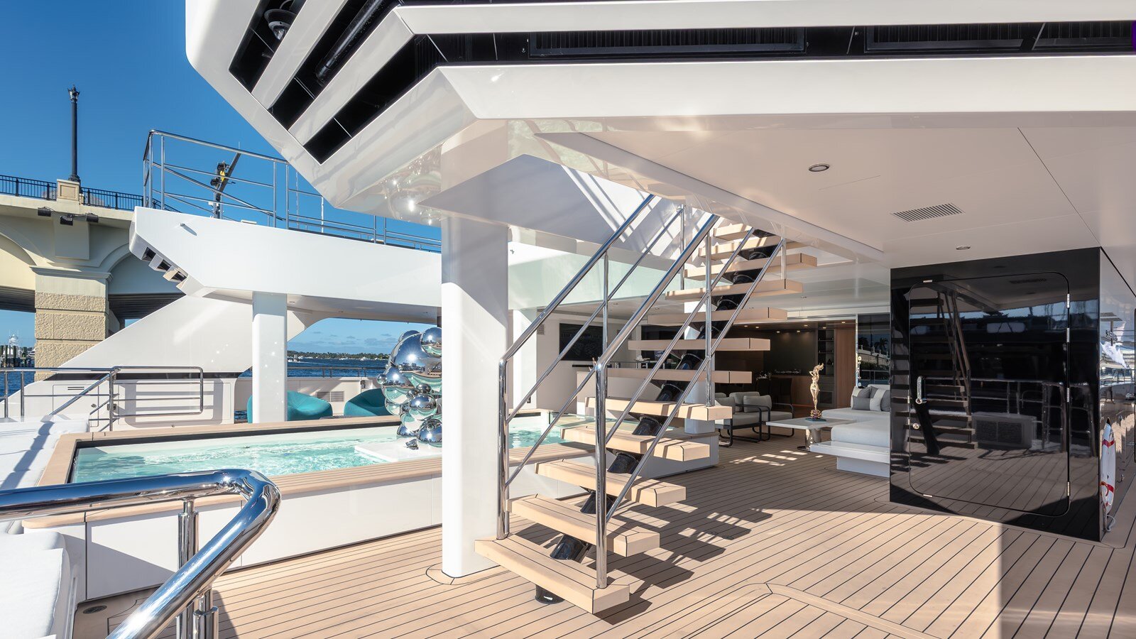 2024-silver-yachts-118-cc3044