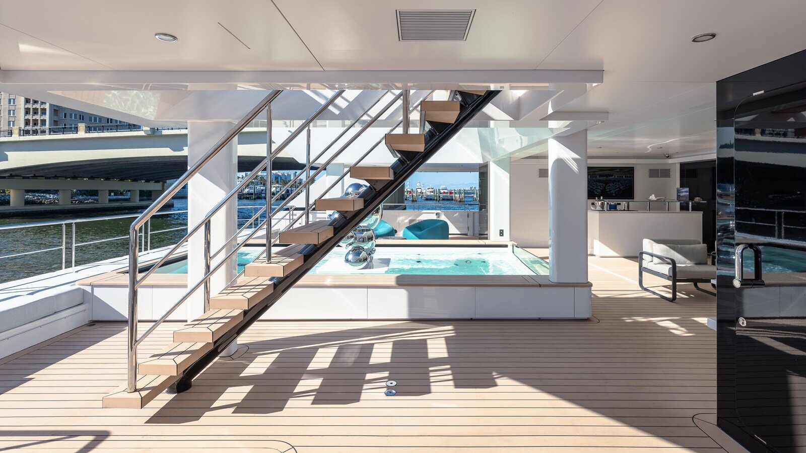 2024-silver-yachts-118-cc3044