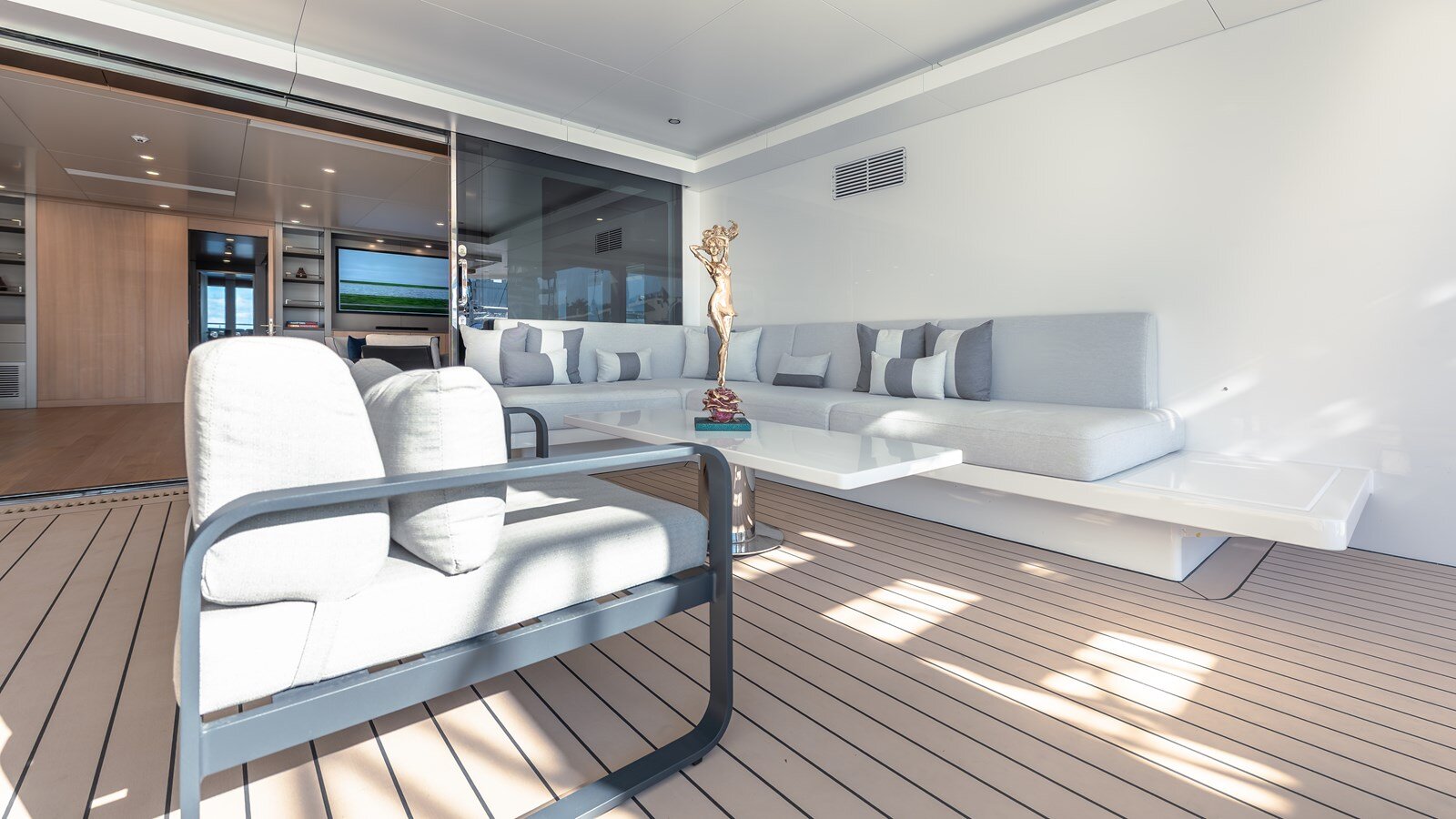 2024-silver-yachts-118-cc3044