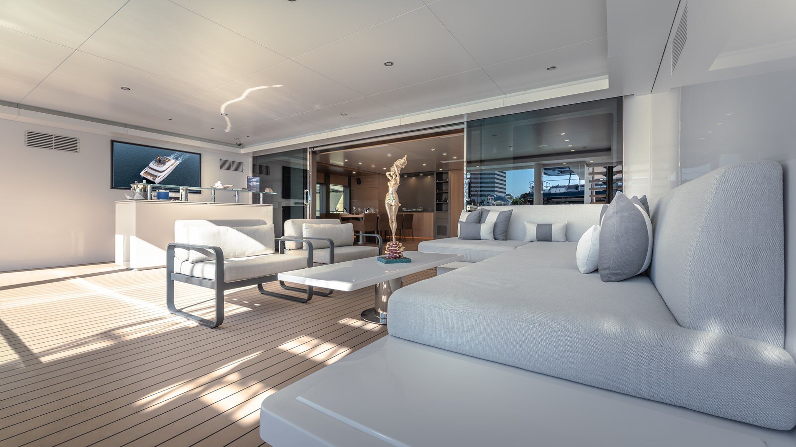 2024-silver-yachts-118-cc3044