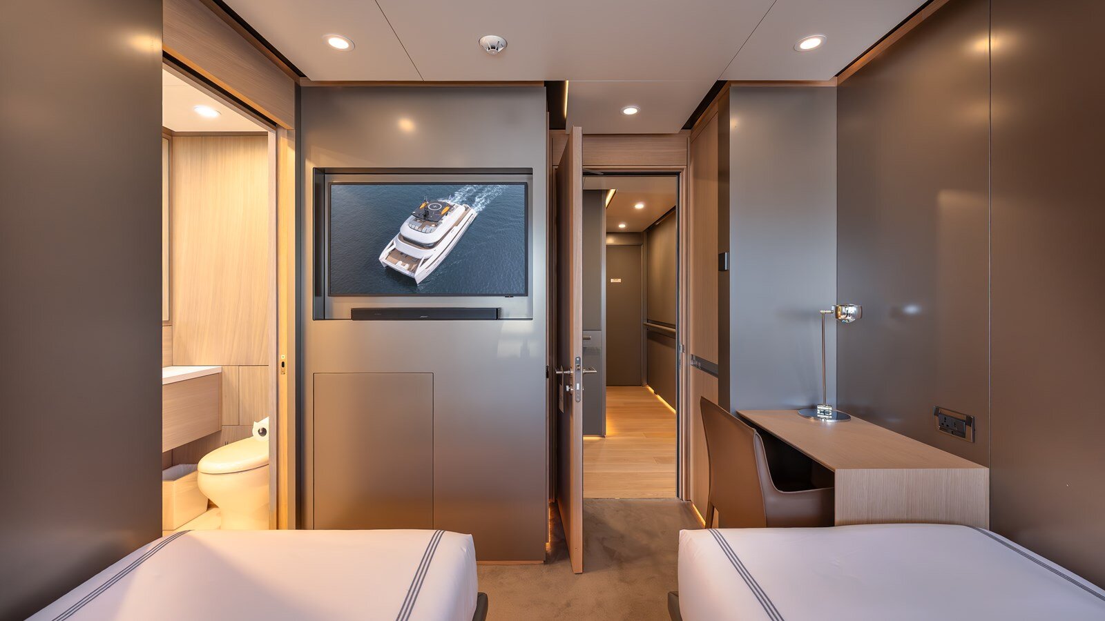 2024-silver-yachts-118-cc3044