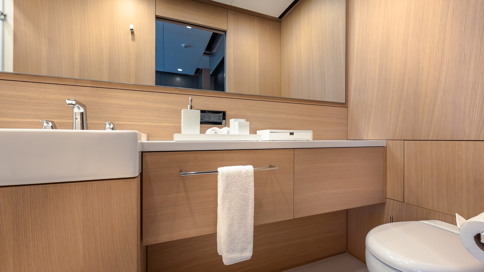 2024-silver-yachts-118-cc3044