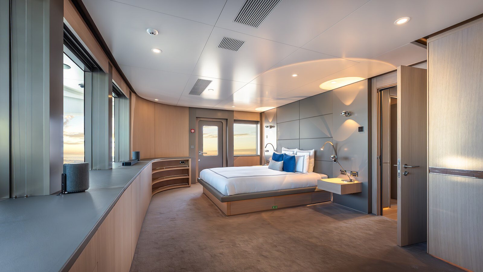 2024-silver-yachts-118-cc3044