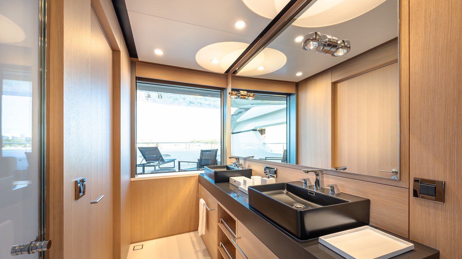 2024-silver-yachts-118-cc3044