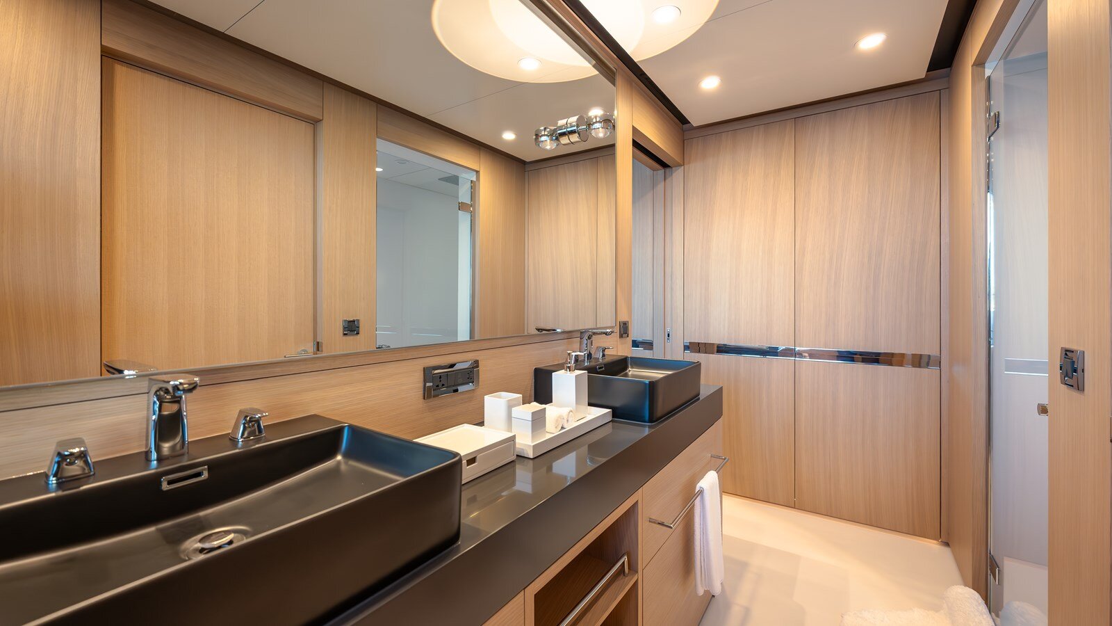 2024-silver-yachts-118-cc3044