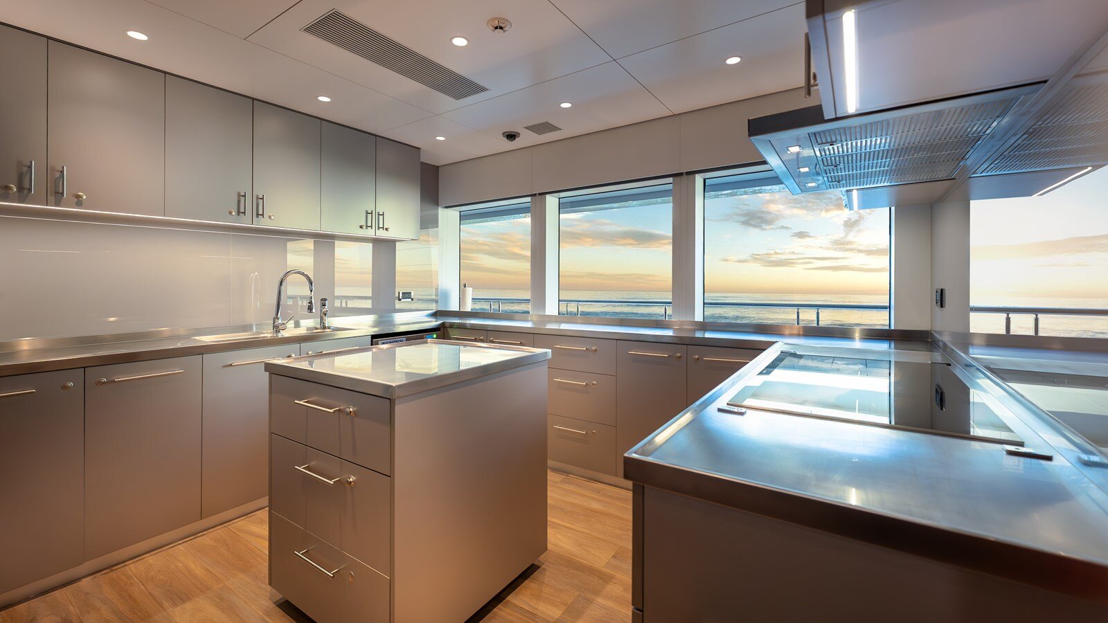 2024-silver-yachts-118-cc3044